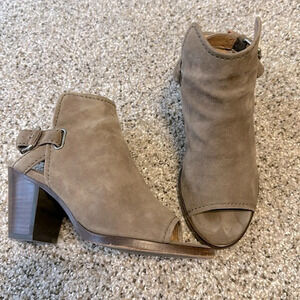 FRYE ‘Dani’ Shield Sling Suede Peep Toe Booties ~ ❤️Gorgeous❤️ ~ 6.5m